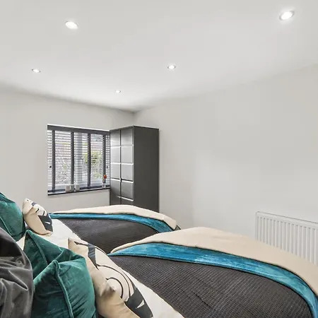 7 Bed Coastal - Private Heated Pool, Sauna, Parking Villa Filey