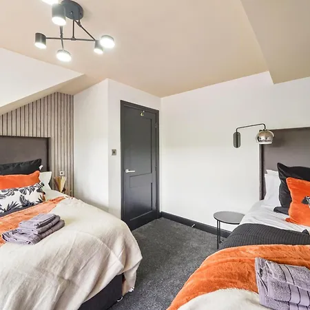 7 Bed Coastal - Private Heated Pool, Sauna, Parking Villa Filey