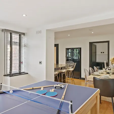 7 Bed Coastal - Private Heated Pool, Sauna, Parking *