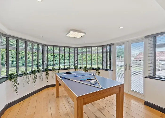 Villa Lux - Indoor Heated Pool, Sauna Filey