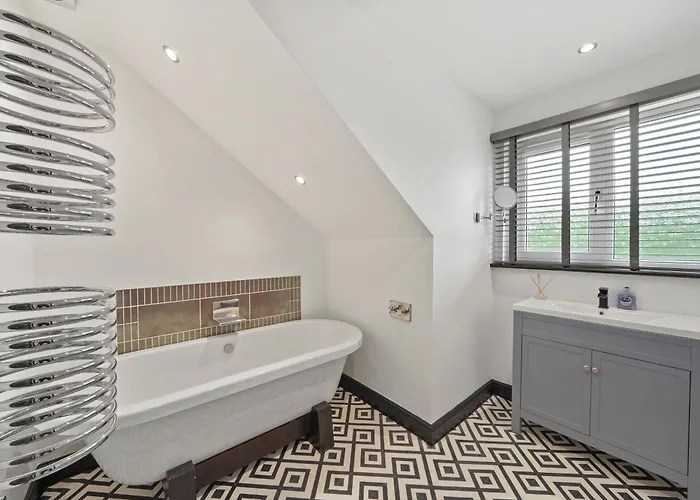 Lux - Indoor Heated Pool, Sauna