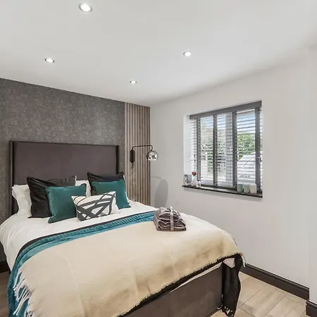 7 Bed Coastal - Private Heated Pool, Sauna, Parking 别墅 *