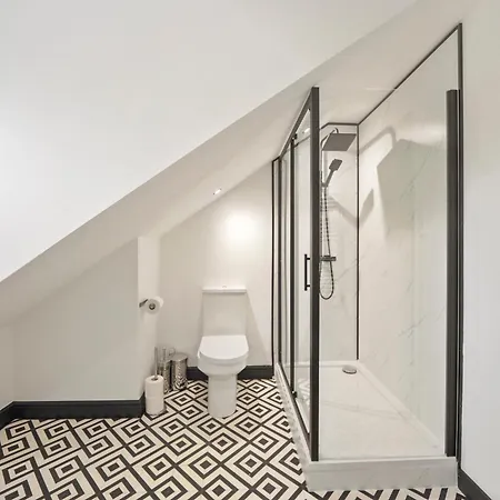 7 Bed Coastal - Private Heated Pool, Sauna, Parking 别墅 *