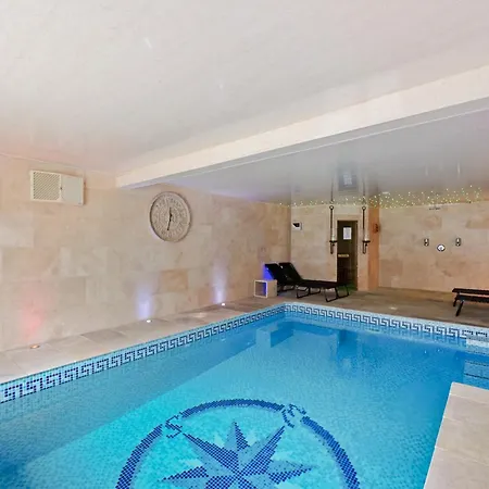 Lux - Indoor Heated Pool, Sauna Villa